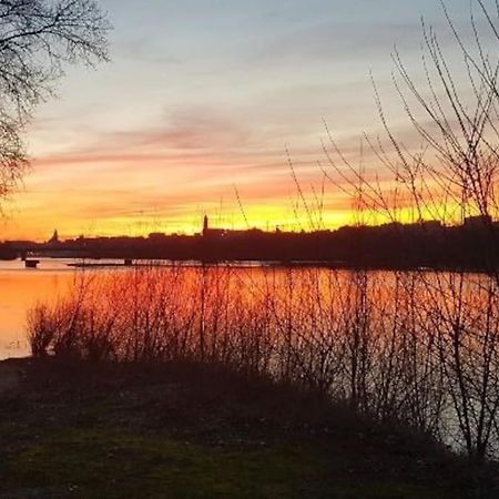 Le Refuge Des Corderies Lägenhet Blois Exteriör bild