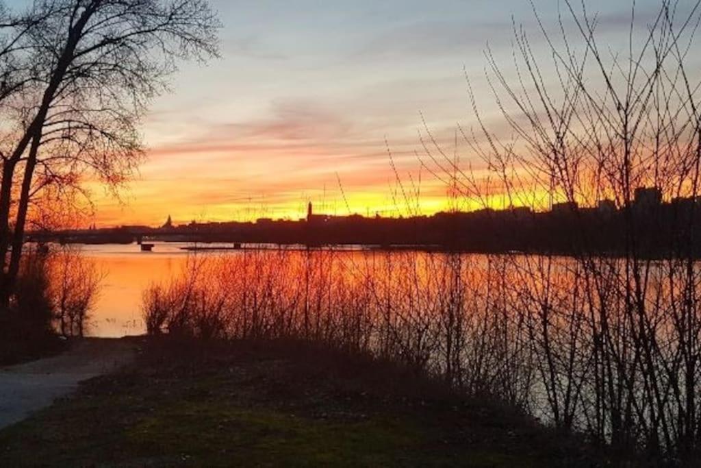 Le Refuge Des Corderies Lägenhet Blois Exteriör bild